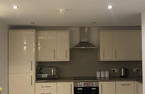 Kirkheaton Apartment | Lux and Comfort At Dealhouse Apt King Bed