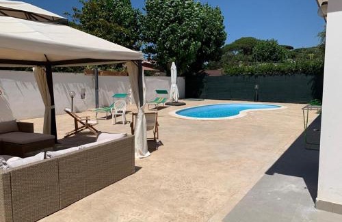 Fregenae House | Lux Beach Villa con piscina a 200m dal mare