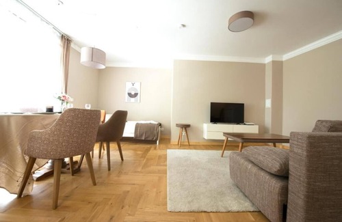 Kreuzberg Apartment | Lux Central 1BD Terrace Oasis