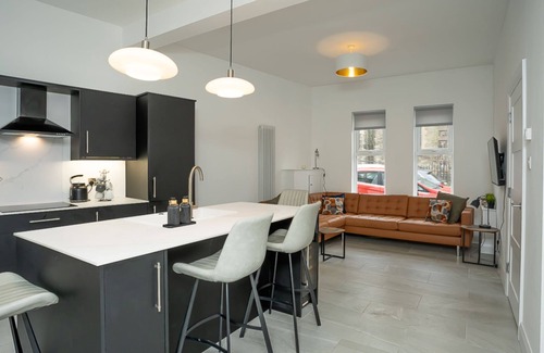 Queens Quarter House | Lux Central 4 BDR house