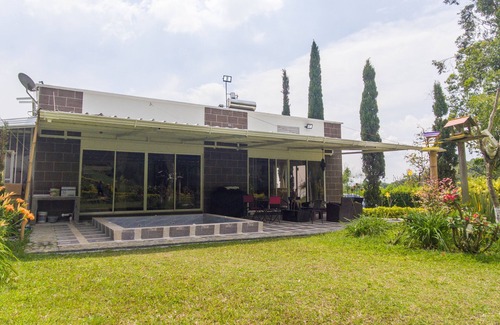 La Estrella Villa | Lux Colombia Adventure W/Driver
