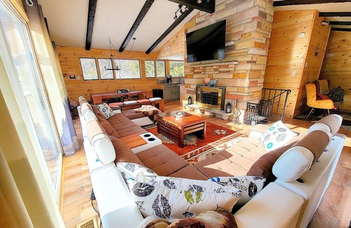Long Pond Cabin | Lux cozy Log Mountain Cabin/lake views