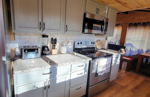 Long Pond Cabin | Lux cozy Log Mountain Cabin/lake views