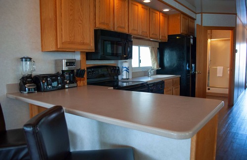 Page Boat Rental | Lux Houseboat on Lake Powell just 15 minutes from the Antelope Slot Canyons