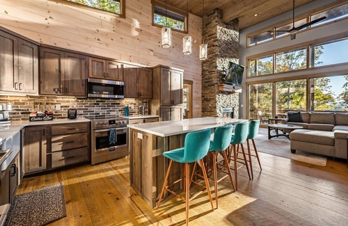 Morganton Ski Chalet | Lux Mountain Chalet - Hot Tub, Fire Pit, Game Room, Pool Table, Wi-Fi & more!