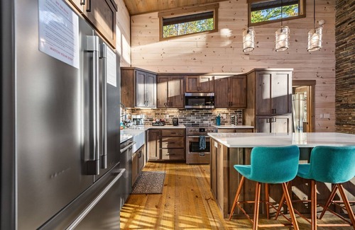 Morganton Ski Chalet | Lux Mountain Chalet - Hot Tub, Fire Pit, Game Room, Pool Table, Wi-Fi & more!