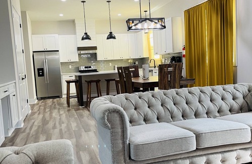 Mountain Island House | LUX Resort style spacious/Families&Professionals