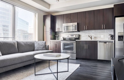 Seaport District Apartment | Lux Seaport 1BR w/Gym on Harbor by Blueground
