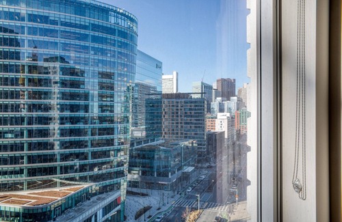 Seaport District Apartment | Lux Seaport 1BR w/Gym on Harbor by Blueground