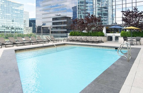 Seaport District Apartment | Lux Seaport 1BR w/Gym on Harbor by Blueground