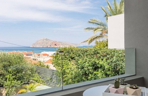 Platanias Town Villa | Lux Villa 200mt to beach★HEATED Pool/Hydromassage ★BBQ ★Walk to everything ★