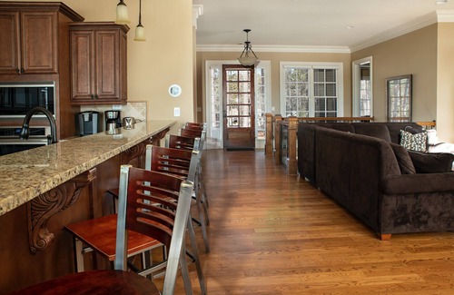Lake Oconee House | Lux with heated pool, 15-person hot tub, Pool and Poker Tables, WiFi & Biz Ready