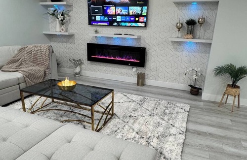 Chestermere Apartment | Luxary 2-Bedroom Private Basement apartment in Chestermere