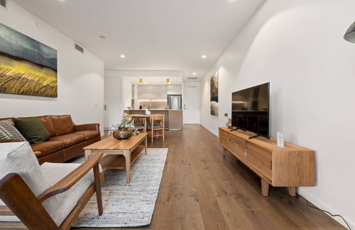 Braddon Apartment | Luxe 2-Bed Inner-City Abode with Alfresco Dining