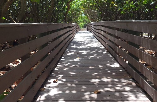 Stuart Condo | Luxe 2 Bedroom Retreat. 1 block from Inter coastal. Walk to riverfront park.