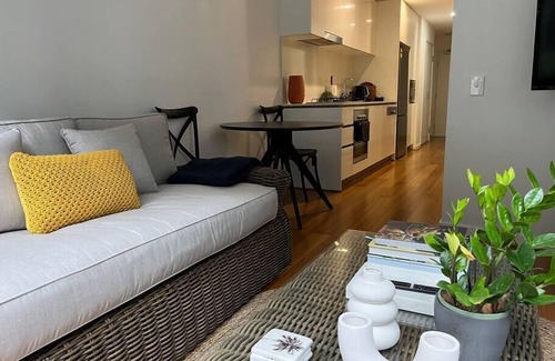 Newstead Apartment | Luxe 2bed/2Bath/Park in Newstead