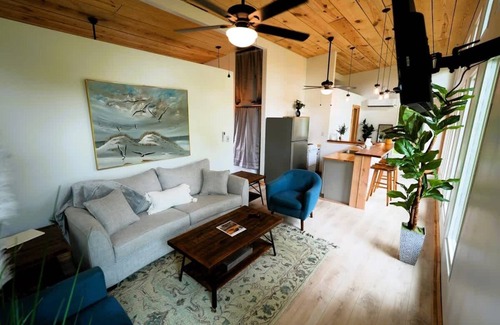 Locustville Cottage | Luxe 2BR Cabin w/Deck + Creek View | Working Farm