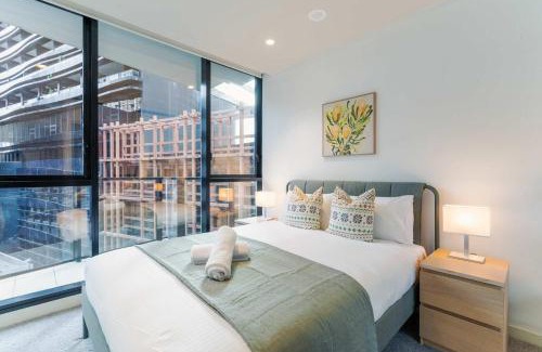 South Yarra Apartment | Luxe 2BR Retreat POOL GYM & PARKING South Yarra