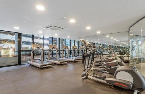 South Yarra Apartment | Luxe 2BR Retreat POOL GYM & PARKING South Yarra