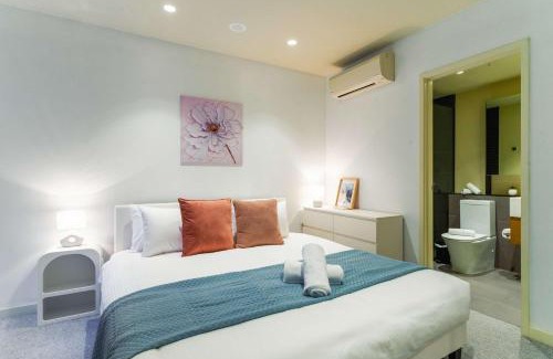 South Yarra Apartment | Luxe 2BR Retreat POOL GYM & PARKING South Yarra