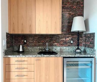 Civic Center House | Luxe 4 bed 5 bath with Parking Walk to Capitol, Convention Center, museums and shops