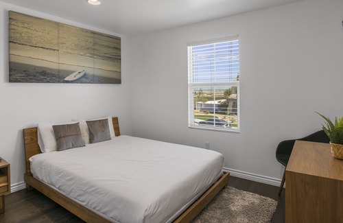 Victorville House | Luxe 4BR in Victorville w/ Basketball & Firepit