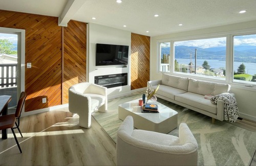 Okanagan-Similkameen House | Luxe 4br Lakeview House, Steps to Wineries & KVR