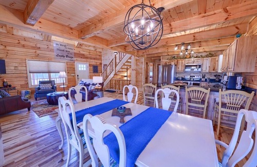 Carbon Hill Cabin | Luxe 5-bedroom Lodge - Seasonal Pool - Hot Tub - Firebrick Oven