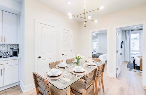 Park View Apartment | Luxe 6-BR + Rooftop Patio | Parking | Metro