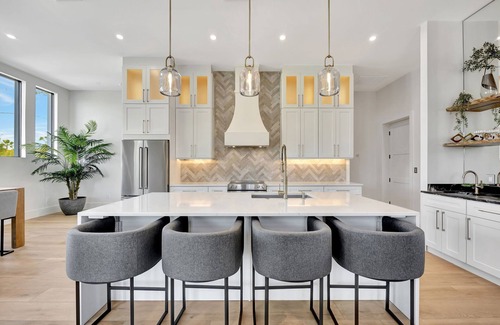 Dunedin House | Luxe 7BR, Rooftop + 2 Balconies & Elevator! Downtown/Main St