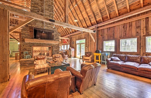 Zenda House | Luxe Barndominium w/Home Gym, Theater, & More!