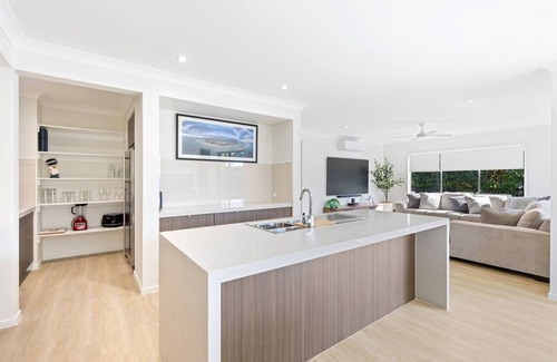 Urangan House | Luxe By The Marina Hamptons Chic at Hervey Bay