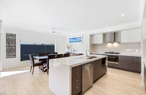 Urangan House | Luxe By The Marina Hamptons Chic at Hervey Bay