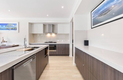Urangan House | Luxe By The Marina Hamptons Chic at Hervey Bay