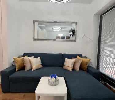 Erzsebetvaros Apartment | Luxe CENTRAL Studio with POOL, PARKING & AC