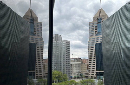 Downtown Pittsburgh Apartment | Luxe City Views | 8th Floor | 24/7 Valet Gym Terrace Roku