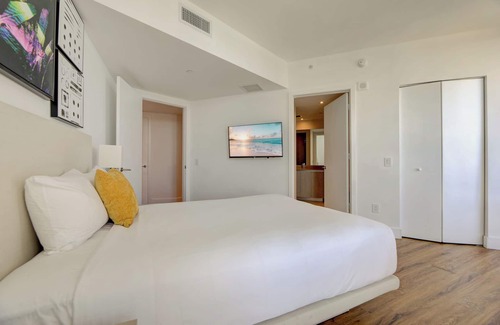 Hollywood South Central Beach Resort | Luxe Condo Oceanview on the 24th Floor