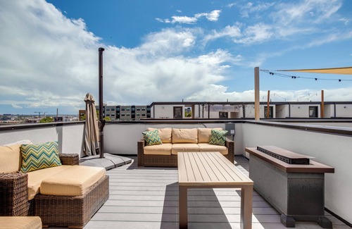 West Colfax Apartment | Luxe Denver Townhome: Hot Tub + City Views!