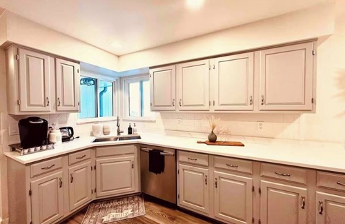 Castlewood House | Luxe Escape In DTC: HotTub, FirePit, 5 Min->Denver