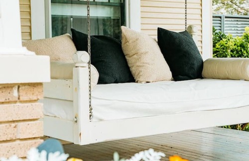 Old East Dallas Apartment | Luxe Farmhouse near Deep Ellum & Bishop Arts