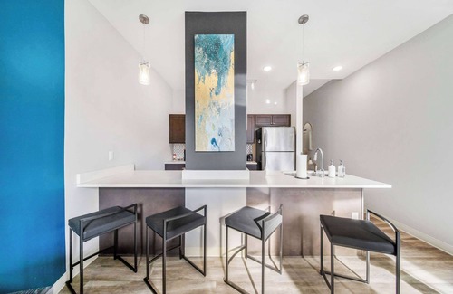 Gateway District Apartment | Luxe Flat w/Heated Pool & Sauna Gym Heart of DT