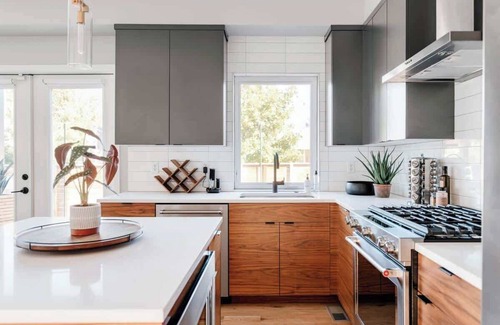 West Colfax House | Luxe Getaway | Yard + Roof Deck | 4 Story Townhome
