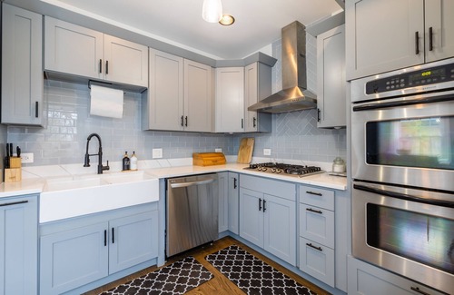 Skokie House | Luxe Haus of Love—Renovated 1938 Cape Cod —Heated FLRS
