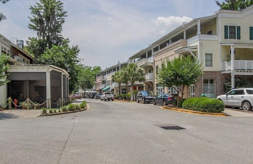 Old Town Bluffton House | Luxe Home in Old Town Bluffton Close to Everything