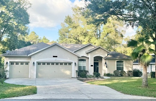 Dunnellon House | Luxe home less than 1 mile from the Rainbow River! Float, kayak, swim & hike!