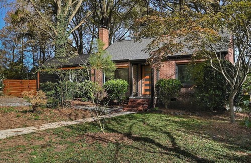 Matthews House | *LUXE*HOTTUB*FIREPIT*SUPERHOST*Walk2DTMatthews*EV*