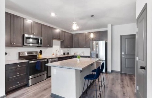 North Raleigh Apartment | Luxe King 2 Bedroom Suite in North Raleigh!