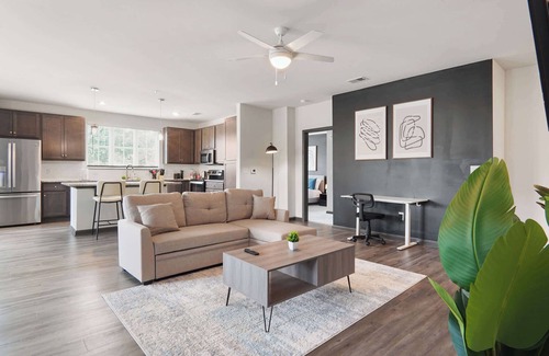 North Raleigh Apartment | Luxe King 3 Bedroom Suite in North Raleigh!