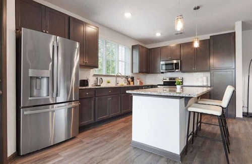 North Raleigh Apartment | Luxe King 3 Bedroom Suite North Raleigh!