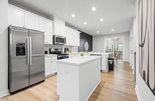 Charlotte House | Luxe King 3BR Townhouse Uptown Charlotte